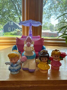 Little People Disney Princess Parade Carriage With Cinderella Belle & Aurora Fig